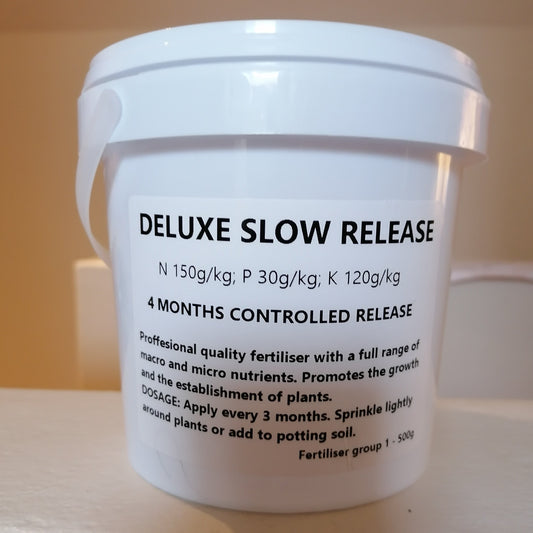 DELUXE SLOW RELEASE Fertiliser 750g